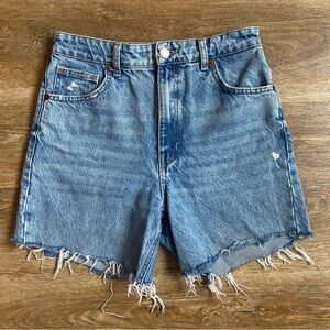 Zara mid-thigh length denim cut-off shorts.